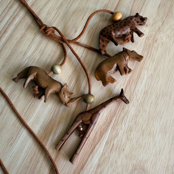 Hand-Carved Wooden Safari Animal Necklace With Leather Cord and Beads 21" Long - Picture 2 of 16